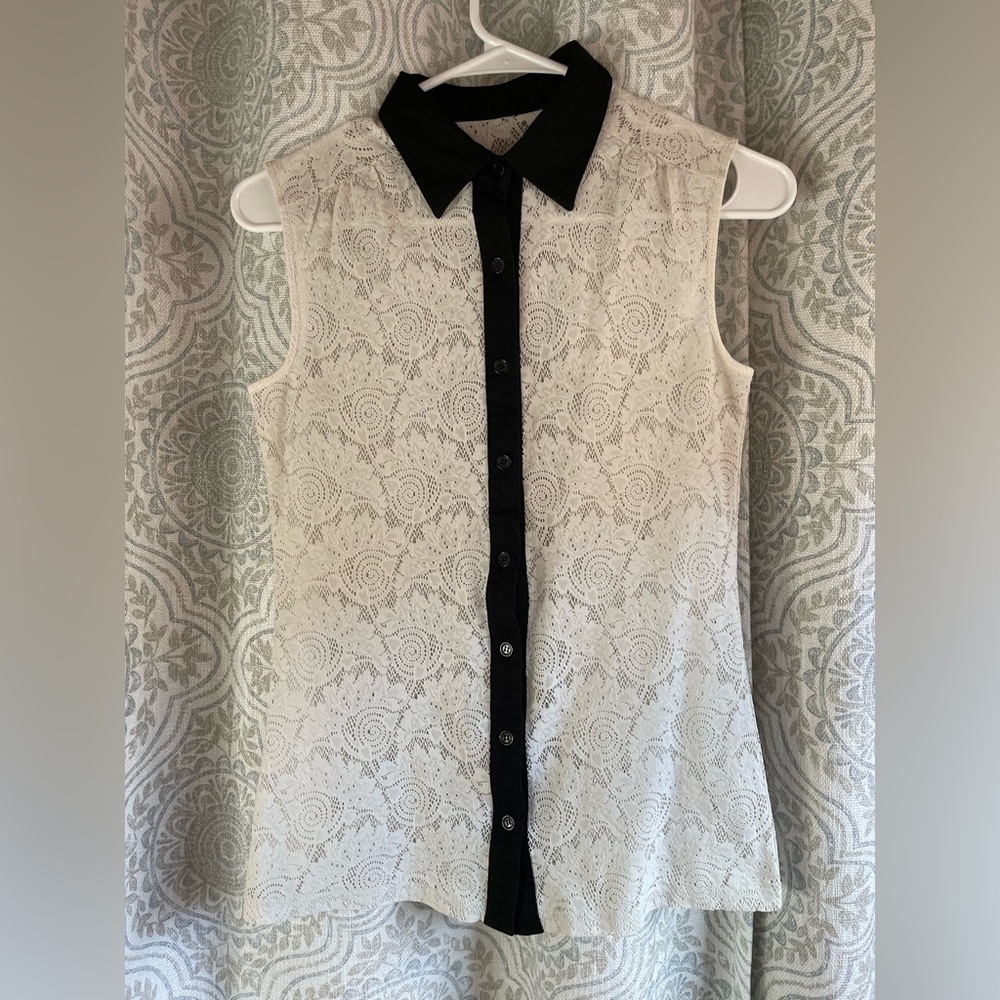 Sleeveless blouse